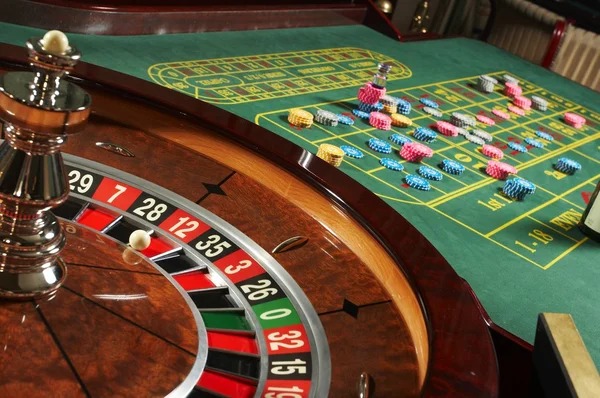 Slot game interface on faw99 mobile app showing reels and payout display